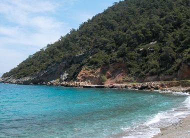 Rhodos - část pobřeží u osady Glyfada