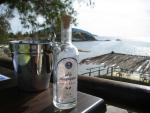 Ouzo v láhvi