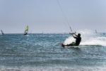 Rhodos - skysurfista a windsurfisté