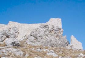 Pozůstatky johanitského hradu nad městečkem Archangelos