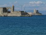 Ostrov Rhodos s pevností St. Nikolas a majákem